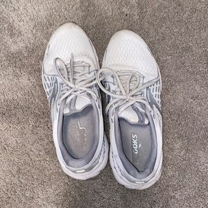 BROOKS SNEAKERS